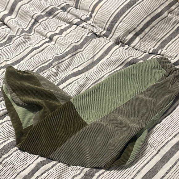 Gilded intent, corduroy, mismatch green, baggy, barley worn. - Picture 5 of 8
